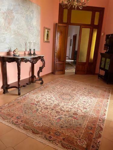 Beautiful Apartment In A Villa A Few Steps From The Sea