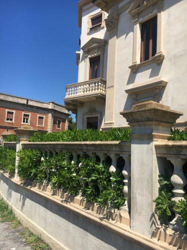 Beautiful Apartment In A Villa A Few Steps From The Sea