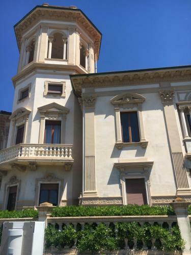 Beautiful Apartment In A Villa A Few Steps From The Sea