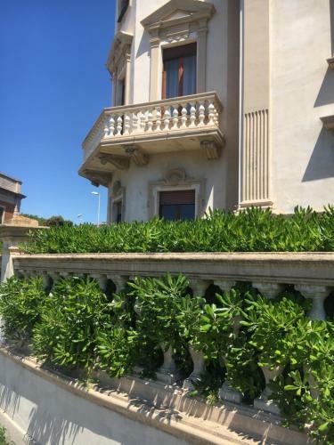 Beautiful Apartment In A Villa A Few Steps From The Sea