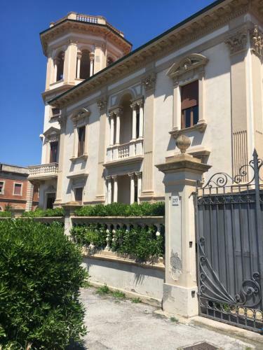 Beautiful Apartment In A Villa A Few Steps From The Sea