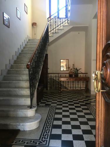 Beautiful Apartment In A Villa A Few Steps From The Sea