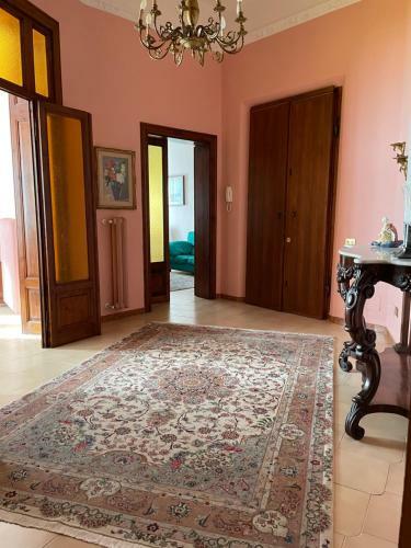 Beautiful Apartment In A Villa A Few Steps From The Sea