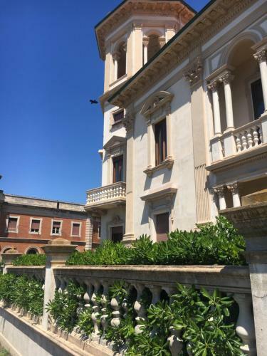 Beautiful Apartment In A Villa A Few Steps From The Sea