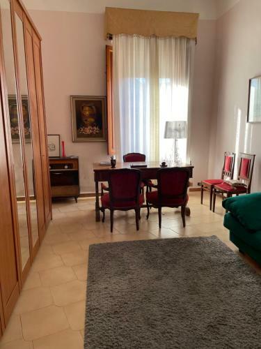 Beautiful Apartment In A Villa A Few Steps From The Sea