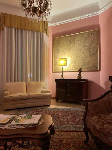 Beautiful Apartment In A Villa A Few Steps From The Sea