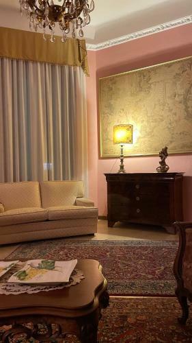 Beautiful Apartment In A Villa A Few Steps From The Sea