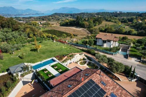 Black Villa