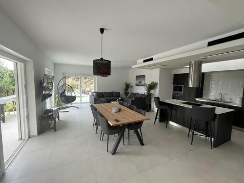 Blanca Beach Villa