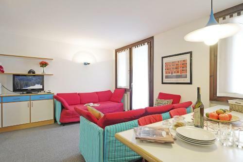 Iflat Colorful Apartment With A Beautiful View