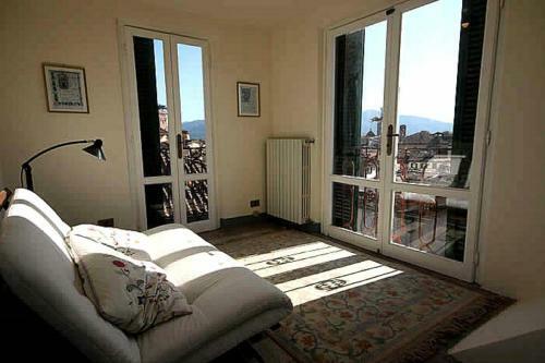 Deluxe Lucca Historic Center Apartment