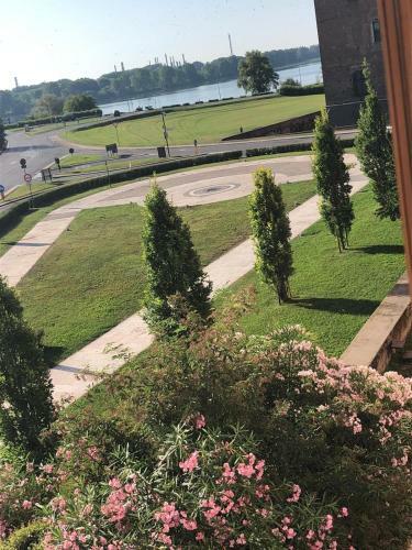 Panoramic Lake Apartment