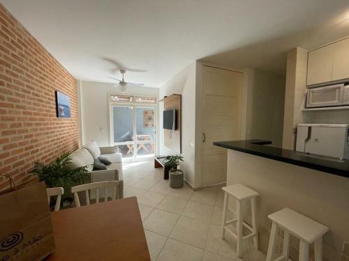 Casa Chamosa Na Rua Da Praia - Cant�o Juquehy