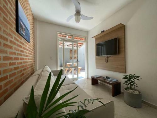 Casa Chamosa Na Rua Da Praia - Cant�o Juquehy