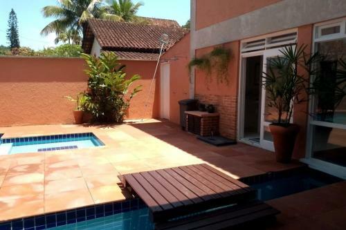 Casa Chamosa Na Rua Da Praia - Cant�o Juquehy