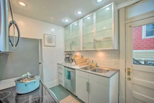 Idyllic Abode With Porch About 2 Mi To Downtown!