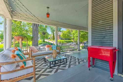Idyllic Abode With Porch About 2 Mi To Downtown!