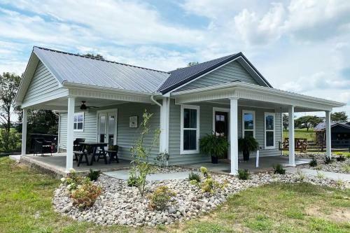 Stunning 2 Bed Room Hubbard Farm House