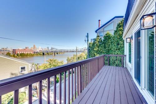 Riverfront Oasis: 5 Min To Dt Cincinnati