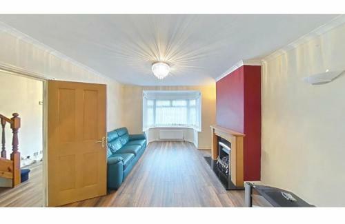 Lovely 6 Bedroom House