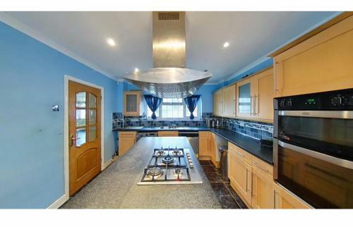 Lovely 6 Bedroom House