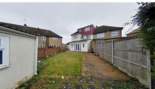 Lovely 6 Bedroom House