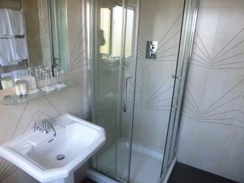 Riverbank House Hotel