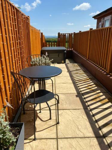 The Beehive -stunning Views - Hot Tub - Romantic