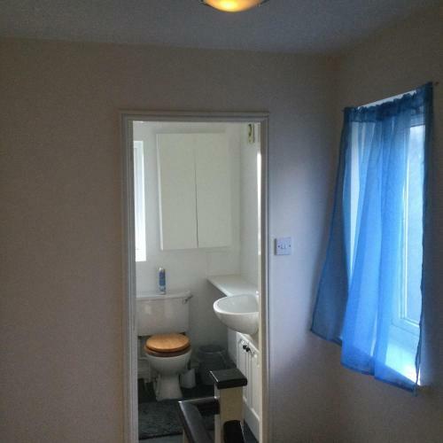 6 Beds Sleeps 7- Elegance Leisure Stay, Oldham