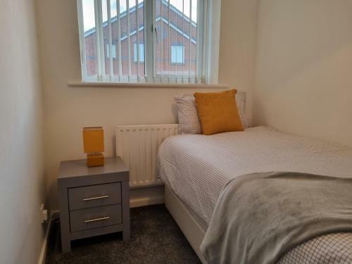 Charming 3-bed House In Leigh Siddow Common