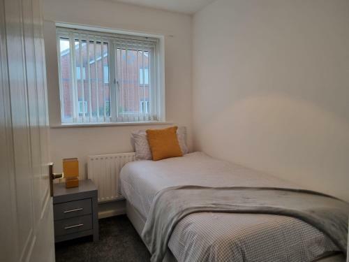 Charming 3-bed House In Leigh Siddow Common