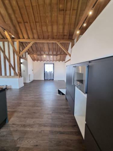 Absolutely Stunning Luxury Barn Near Warner Bros