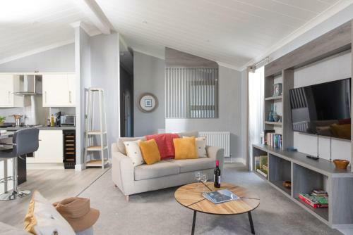 Clover Lodger, 32 Roadford Lake Lodges, Lifton