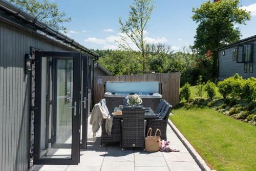Juniper Lodge, 28 Roadford Lake Lodges