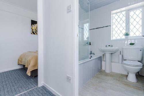 Apartamento Family Friendly 3-bed Home With Free Parking On Site