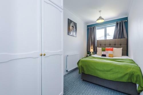 Apartamento Family Friendly 3-bed Home With Free Parking On Site