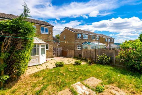 Apartamento Family Friendly 3-bed Home With Free Parking On Site