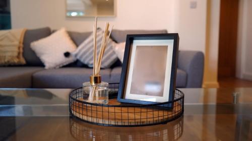 Modern & Spacious Leeds City Centre Apartment With Parking - Sleeps 5
