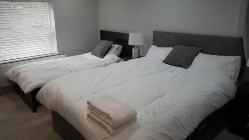 Modern & Spacious Leeds City Centre Apartment With Parking - Sleeps 5