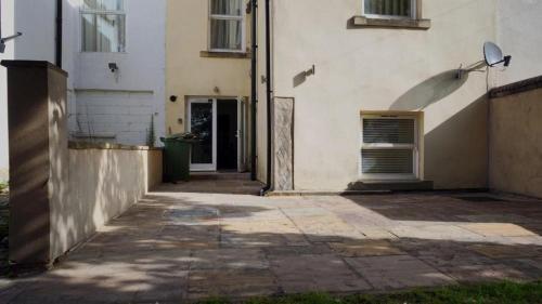 Modern & Spacious Leeds City Centre Apartment With Parking - Sleeps 5