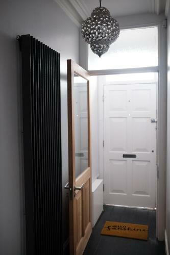 Gorgeous 3 Bedroom Victorian Townhouse