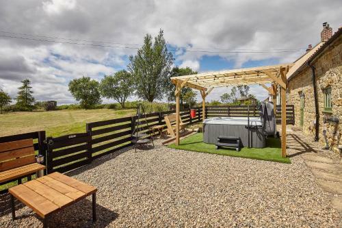 Host & Stay - Low Waupley Farm