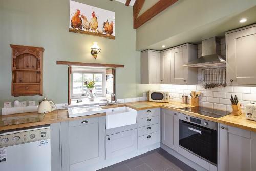 Host & Stay - Low Waupley Farm