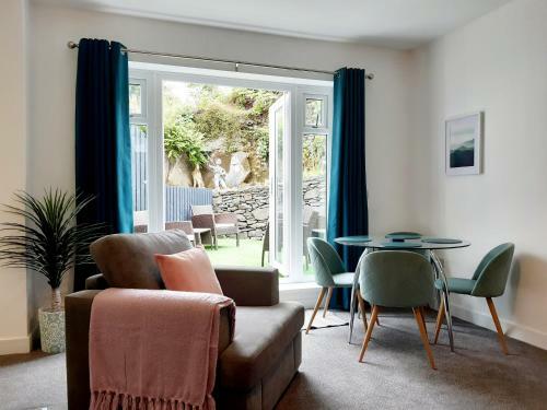 Llewelyn Apartments