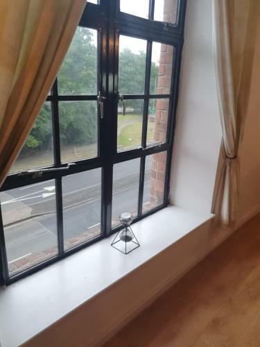 Spacious Two Bedroom Apartment On Liverpool Albert Dock