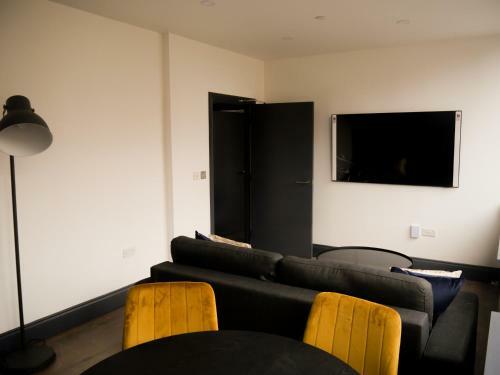 New Oxford House Apartments By Happy Days