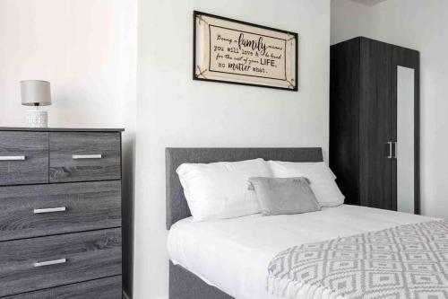 Apartamento Beautiful Five Bed Family Home In Anfield