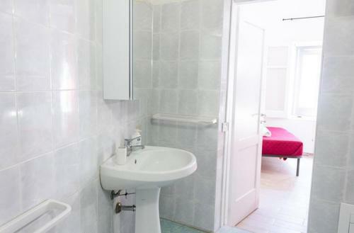 [downtown Selinus] Bright Apartment With Courtyard