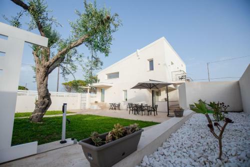 Hostal Izzhome Bellavita Superior Room