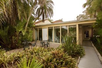 Hotel Golden Host Resort